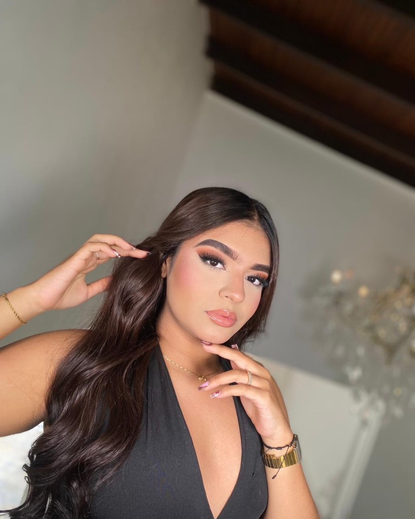 Maquillaje social elegante tonos cálidos