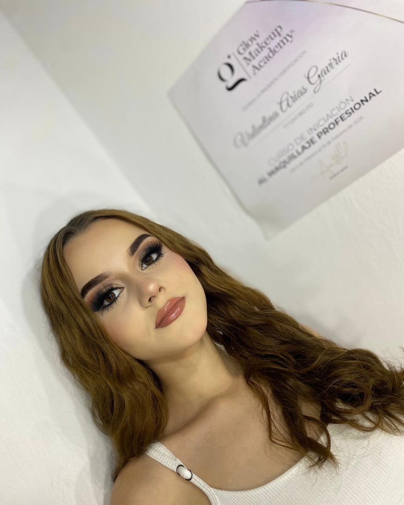 Maquillaje social glam neutros intensos